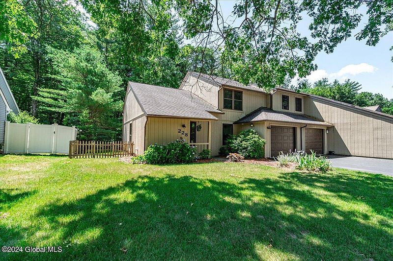 3rd image of 228 Thimbleberry Road