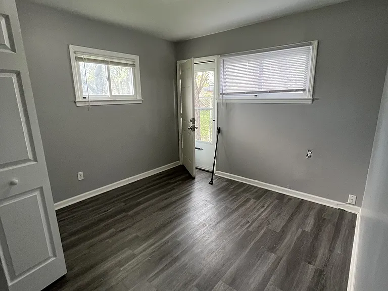 26892 Penn St — Photo 2