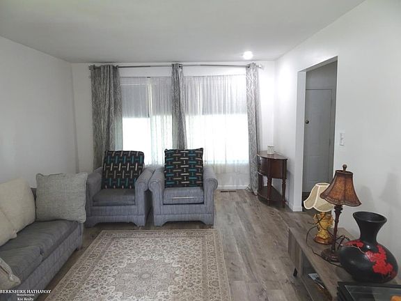 5th image of 28014 Lorraine Ave