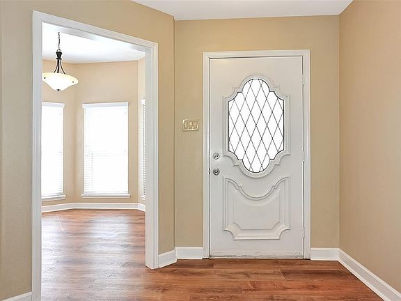 4th image of 2201 Park Cir