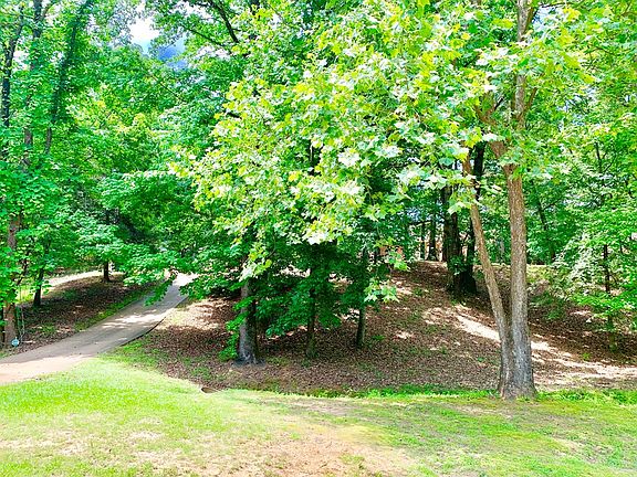 5th image of 518 Deer Creek Dr