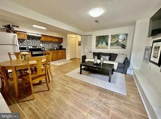 635 Kenyon St NW #B, Washington, DC 20010