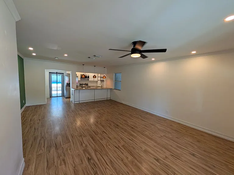 1629 NW 5th Ave — Photo 3