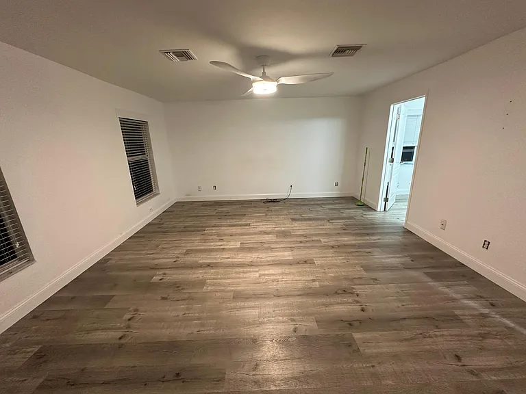 1025 NE 32nd Ln — Photo 12