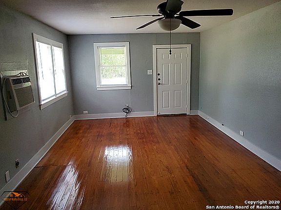 3rd image of 4818 Alma Dr
