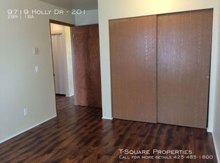 9719 Holly Dr APT 201, Everett, WA 98204
