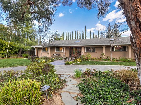 3rd image of 13812 Serra Oaks Ct