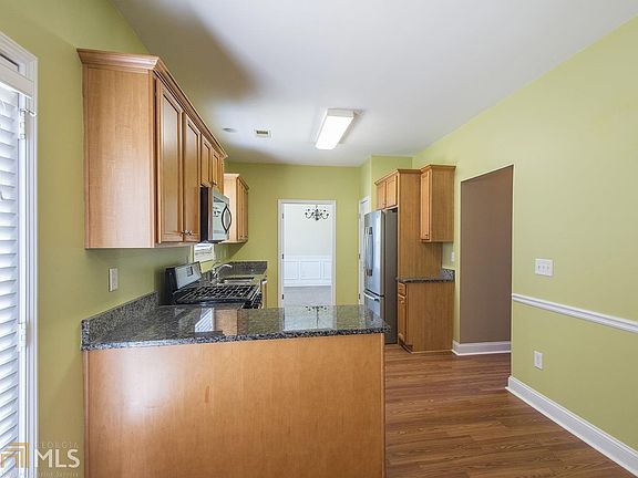 5th image of 827 Hennepin Ter