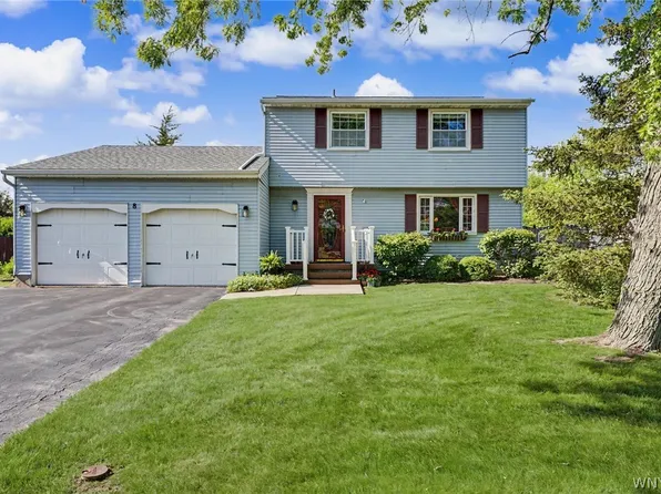 8 Vermont Pl, West Seneca, NY 14224