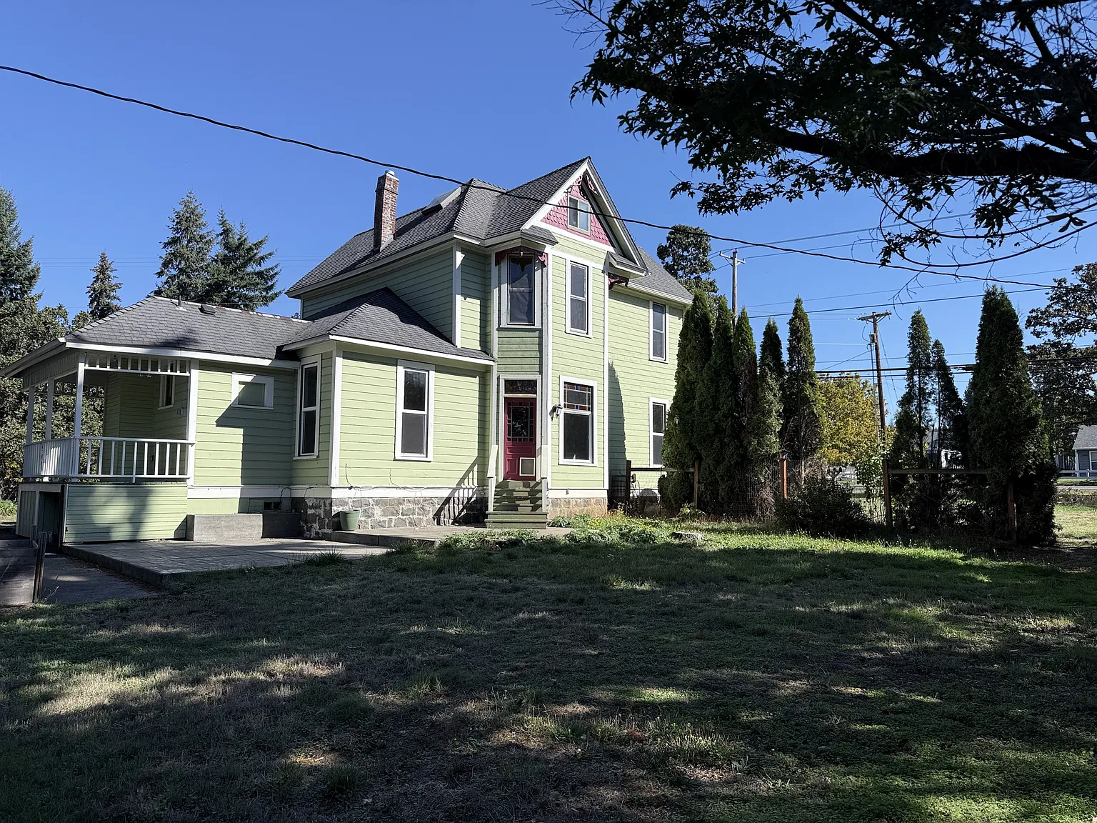 1067 Oak St — Photo 2