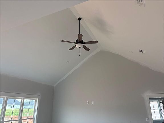 5th image of 1105 Clara Dr E