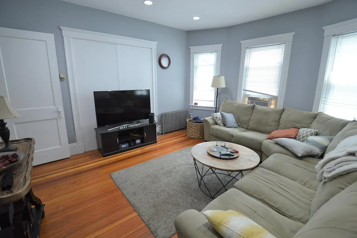 Building Photo - 18 Hunnewell Ave #2