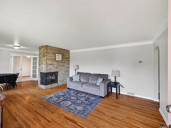 3rd image of 4613 Indiana Ave N