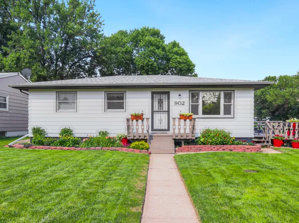 902 S 17th St, Aberdeen, SD 57401