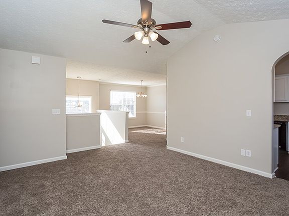 4th image of 430 Summer Hill Cir