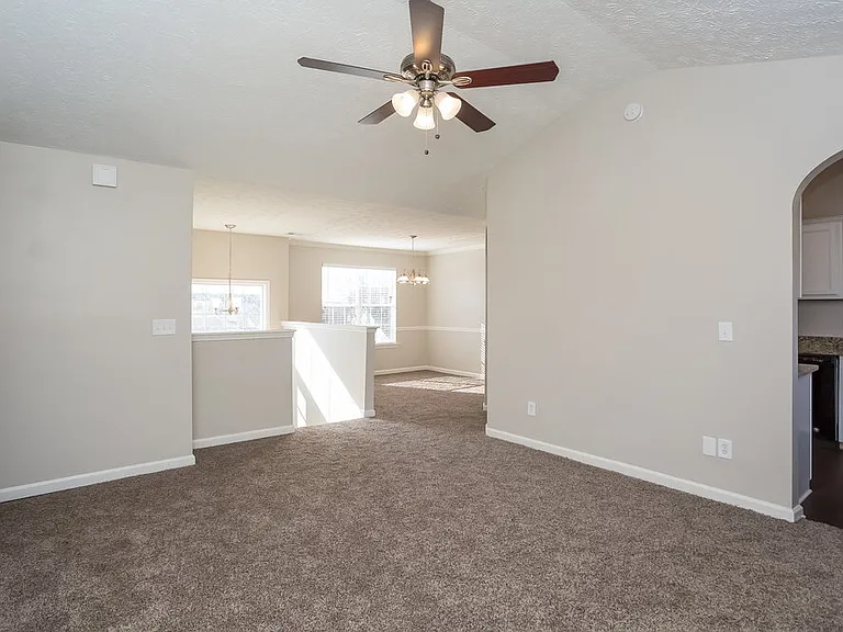 430 Summer Hill Cir — Photo 4