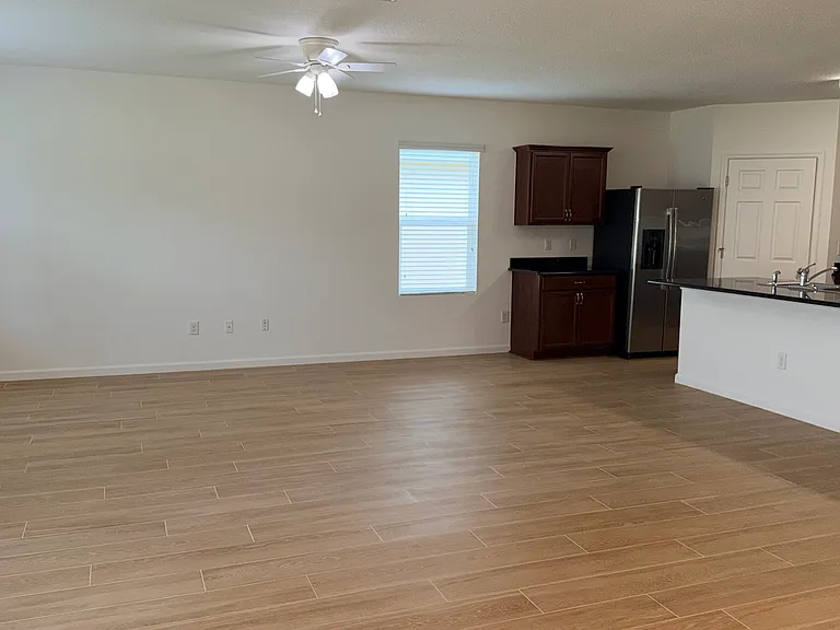 1522 Lexington Sq SW — Photo 10
