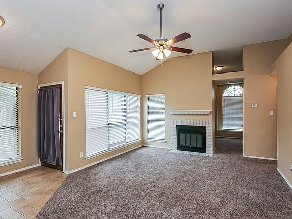 4th image of 7817 Clairemont Ave