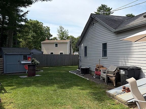 5th image of 42 Crystal Lake Dr