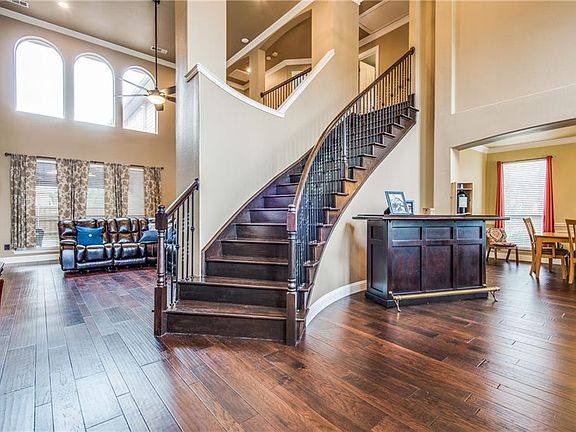 4th image of 4904 Wood Lake Dr