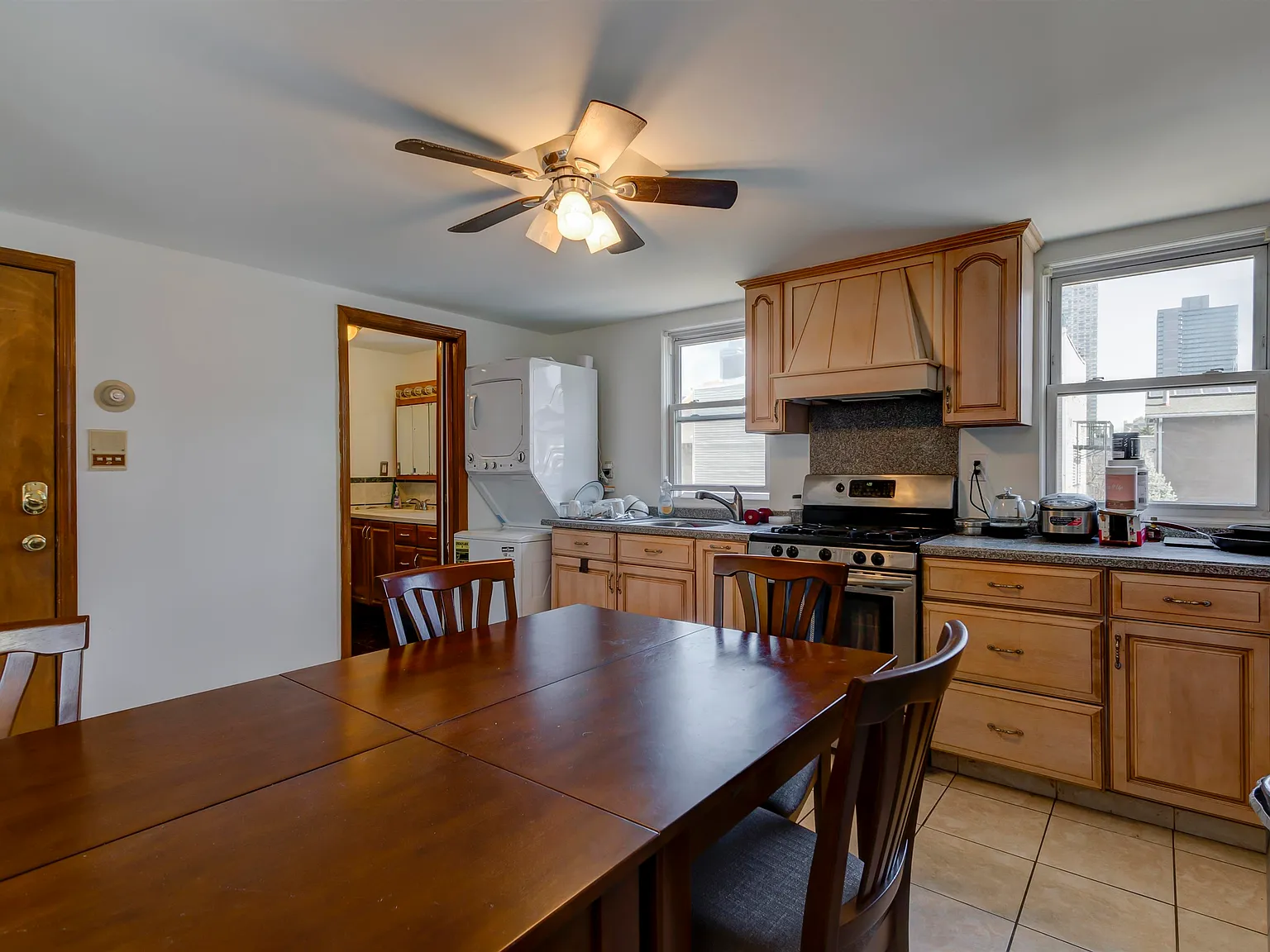 2 bed, 1.0 bath, 800 sqft, $3,500 — Photo 3