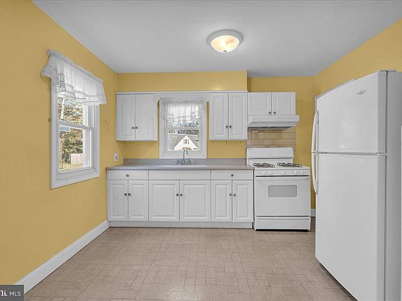 4th image of 36 Ridgley St