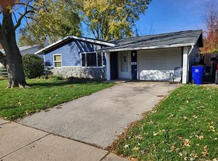 3270 Dove Dr, Decatur, IL 62526