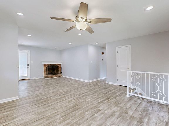 3rd image of 856 Pinkney Dr