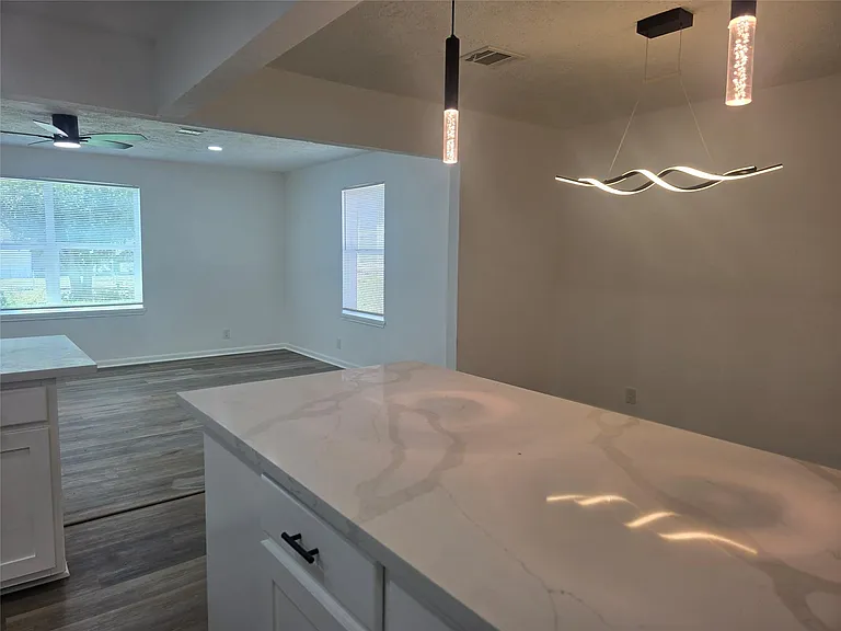 5102 Avenue L — Photo 12