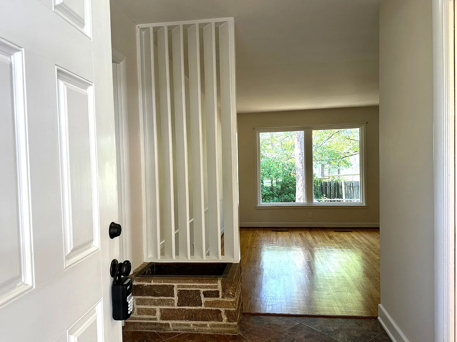 3 bed, 2.0 bath, 1986 sqft, $1,800 — Photo 3