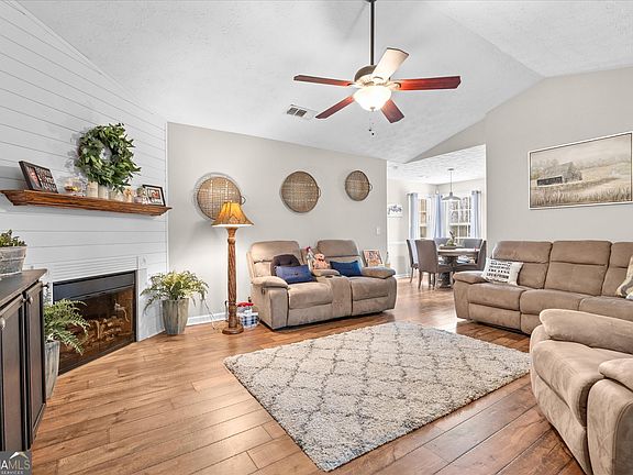 4th image of 7338 S Mitchell Ct