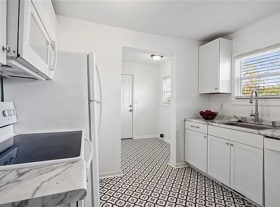 4th image of 5504 Euclid Ave