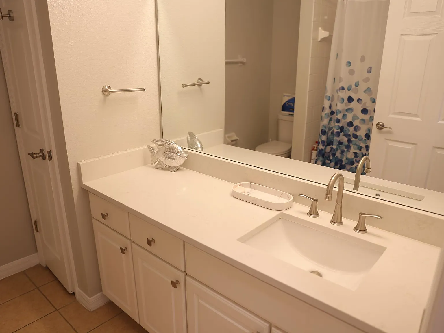 4 bed, 2038 sqft, $2,800 — Photo 1