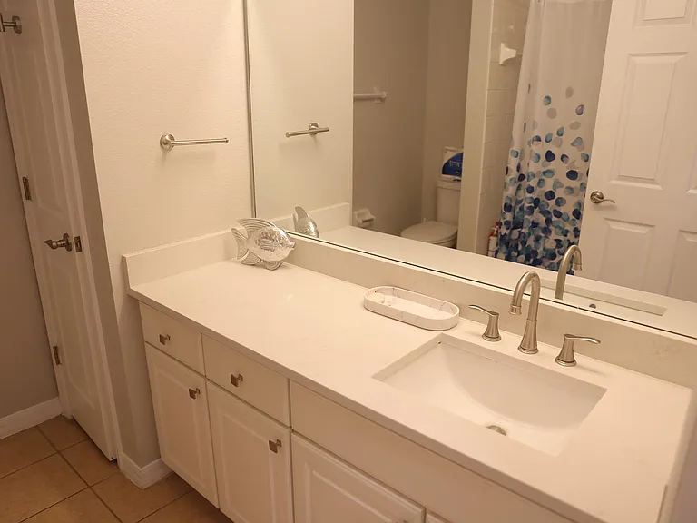 639 Kensington Dr — Photo 1