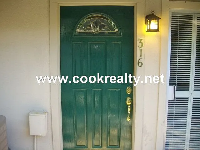 316 Roundtree Ct photo 1
