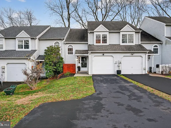 414 Whittier Dr, Feasterville, PA 19053