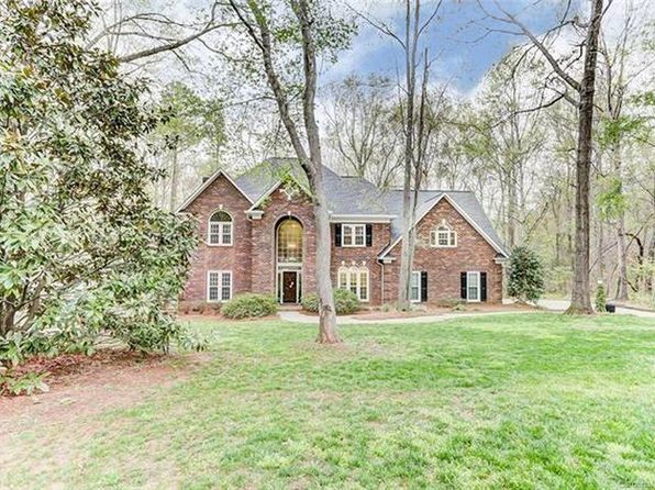 1315 Lake Point Dr