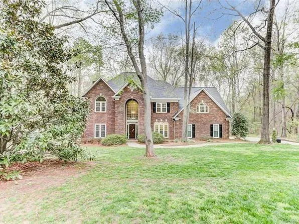 1315 Lake Point Dr, Matthews, NC 28104