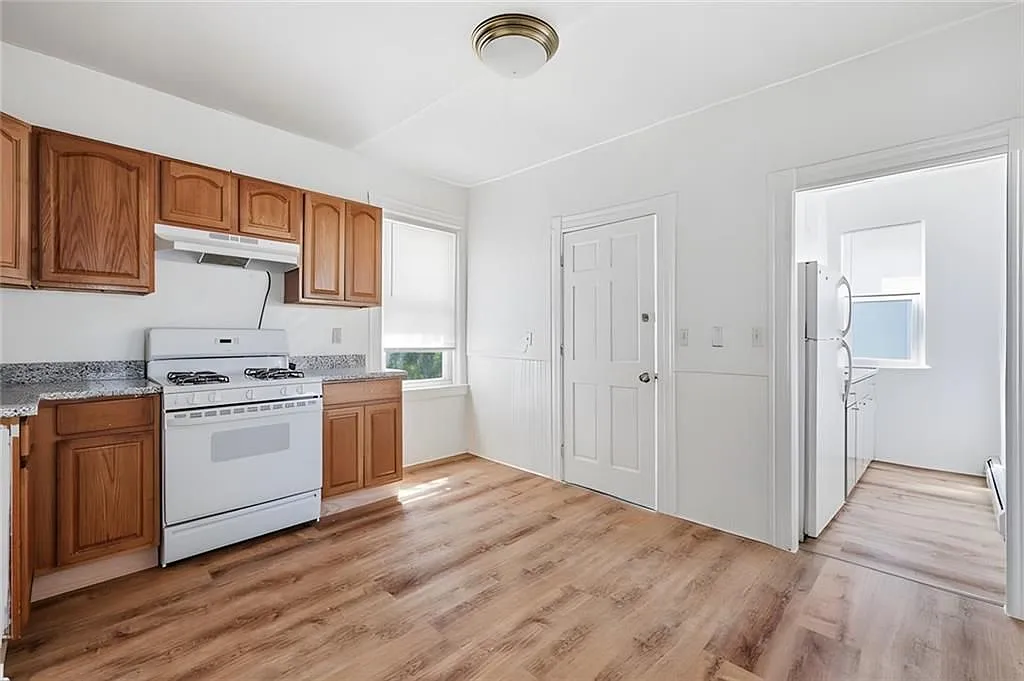 3 bed, 2.0 bath, 1940 sqft, $2,850 — Photo 4