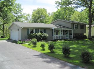 8571 Carriage Hills Rd, Bloomington, IL 61705