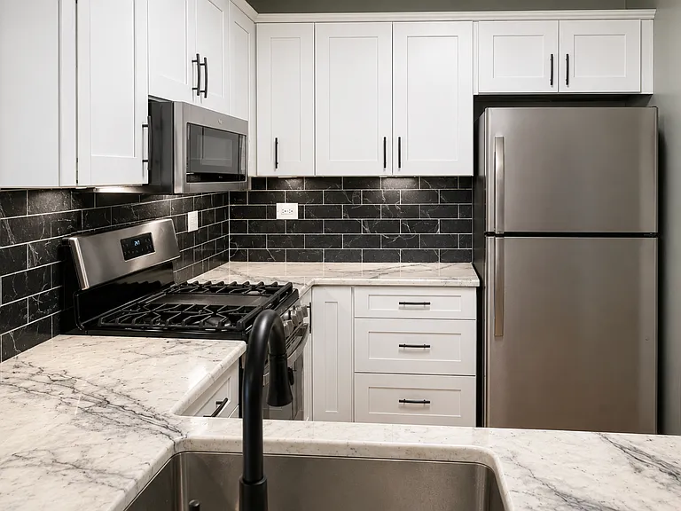 1083 Towner Dr — Photo 2