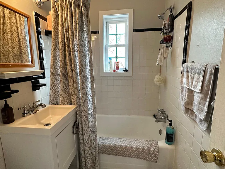 49 E Rosemont Ave — Photo 32