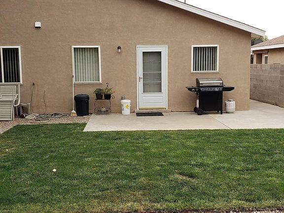 Grill and lawn furniture doesn't come with house.