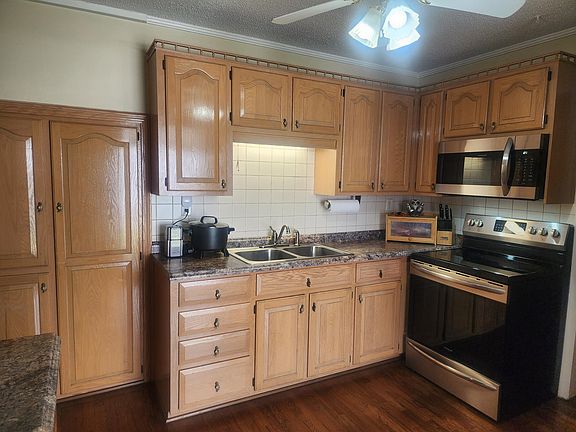 4th image of 5825 Moore St