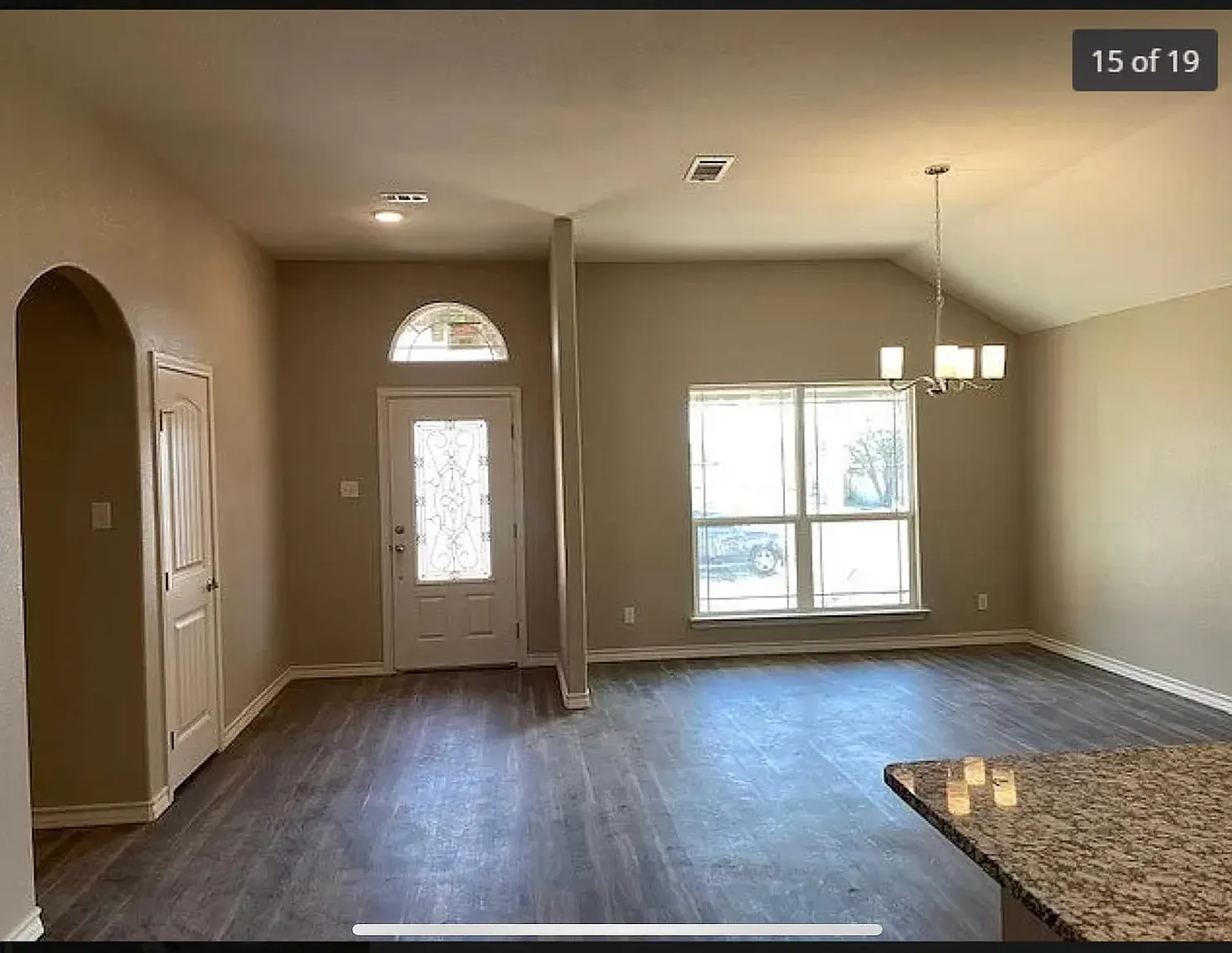 3 bed, 2190 sqft, $2,500 — Photo 2