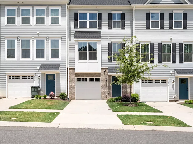 3310 Beeler Ln — Photo 1