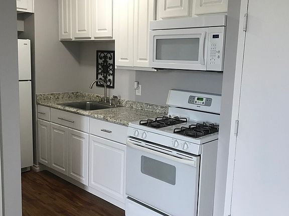3rd image of 1750 N Marywood Ave APT 605