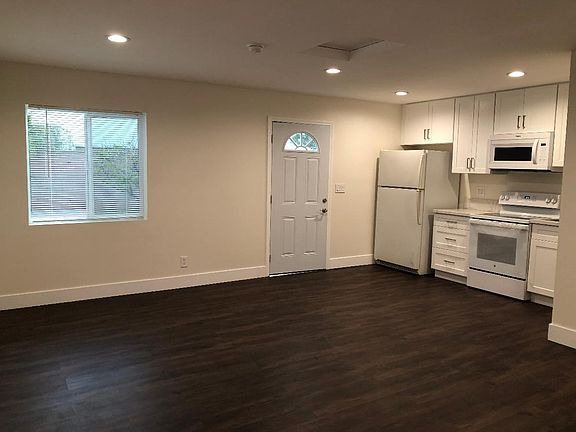3rd image of 1733 S Carmelina Ave #2