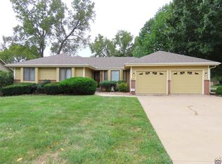 6621 SW Wentley Ln, Topeka, KS 66614