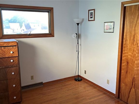 5th image of 281 E Howard St